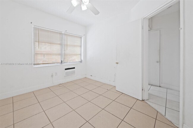 Building Photo - 3571 SW 10th St