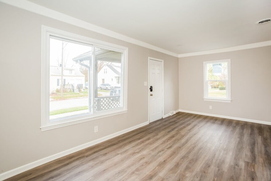 Building Photo - 8244 Cadillac Ave