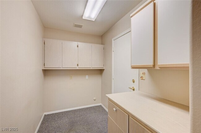 Building Photo - 9356 Villa Ridge Dr