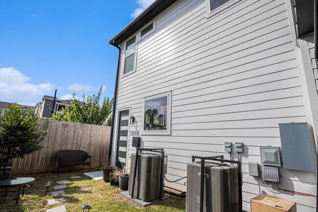 Building Photo - 203 Danna Ln