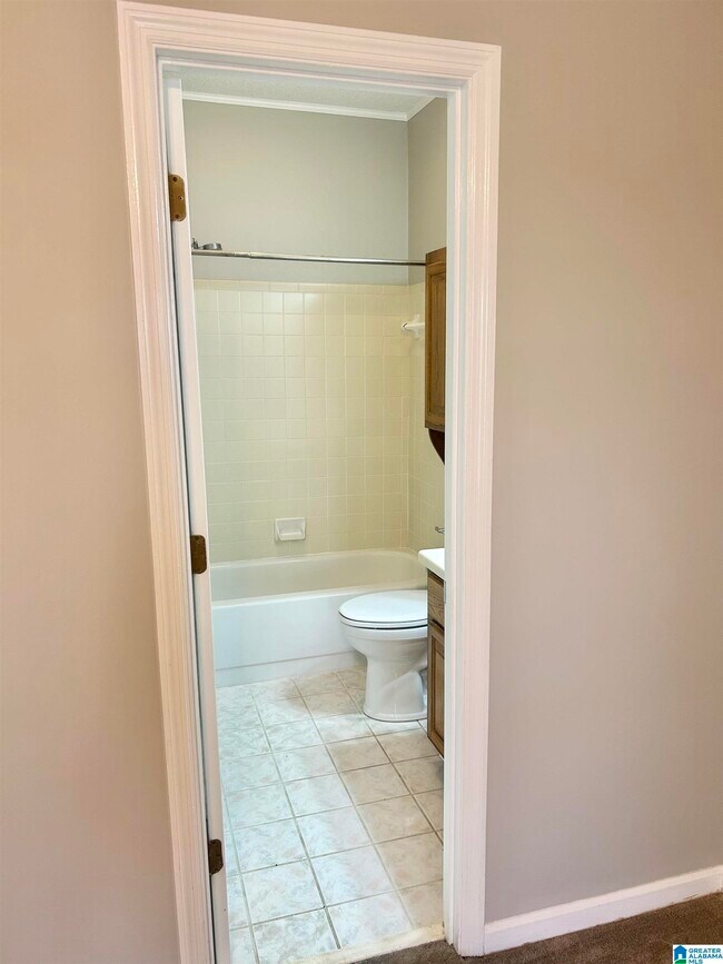 Building Photo - 2212 Ascot Ln