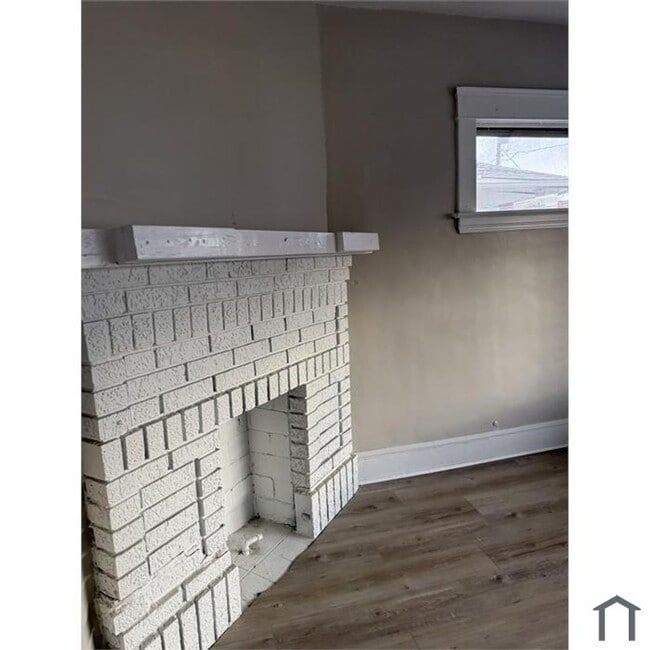 Building Photo - 11903 Fairport Ave