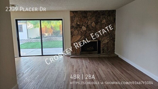 Building Photo - Move in ready! Updated home close to schoo...