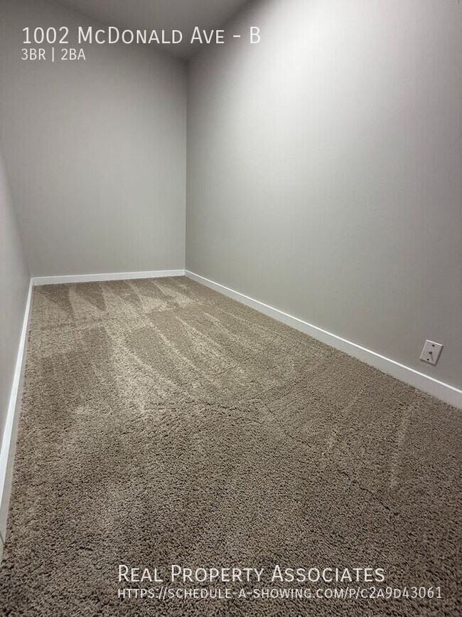 Building Photo - 1002 McDonald Ave