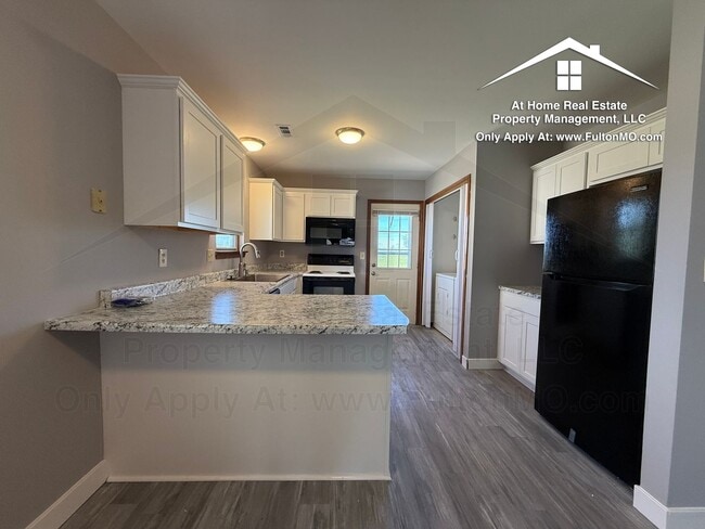 Building Photo - 2703 Mayflower Dr