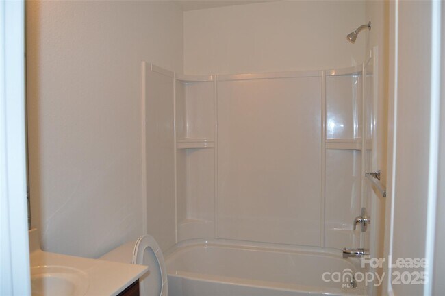 Building Photo - 117 Quail Springs Rd