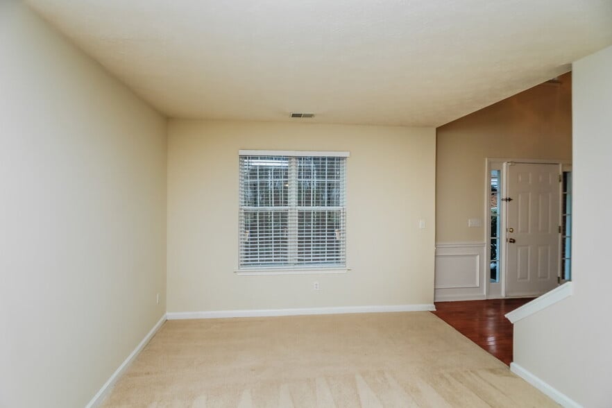 Building Photo - 3425 Sandlake Dr SW