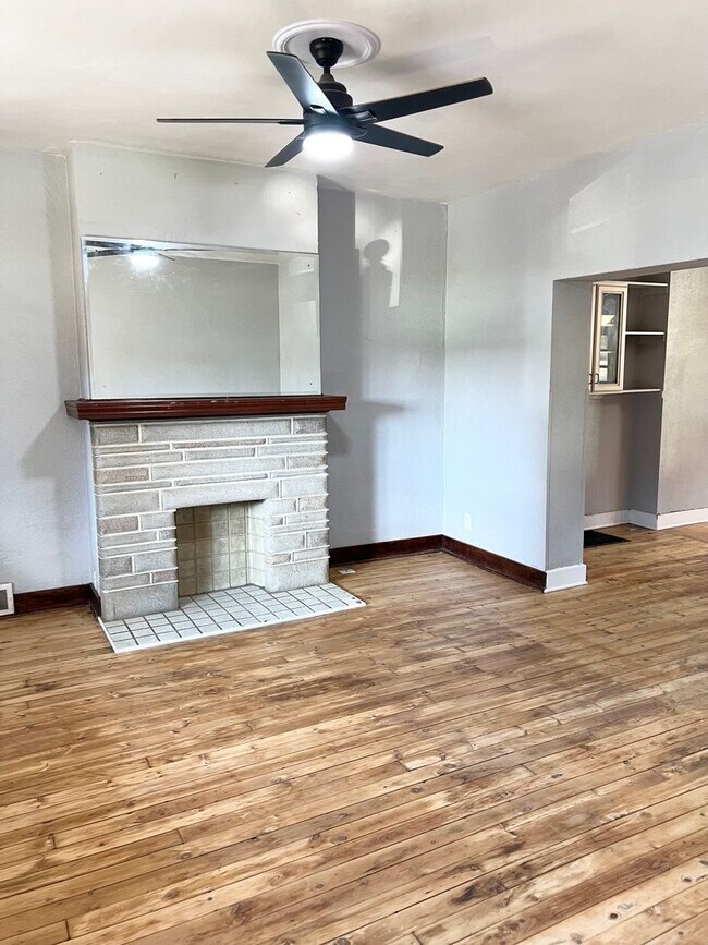Building Photo - Newly Remodeled 3 or 4 Bedroom in Swissval...