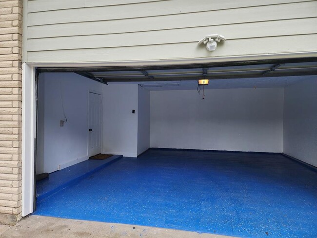 Building Photo - 2123 Quail Valley E Dr
