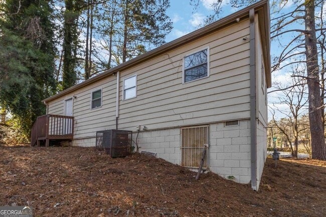 Building Photo - 2361 Swallow Cir SE