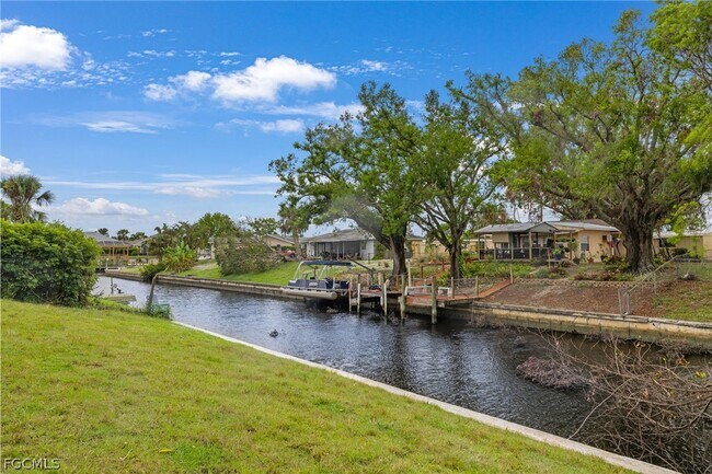 Building Photo - 1003 April Ln