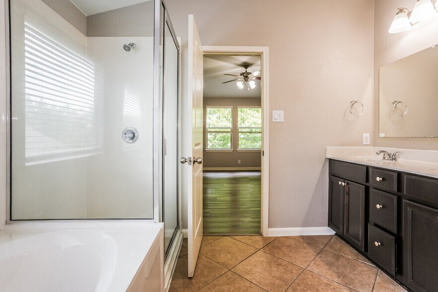 Building Photo - 1303 Sunny Meadows Loop