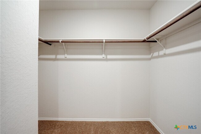 Building Photo - 121 Roanwood Dr