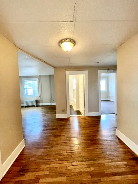 Building Photo - 901 N M St