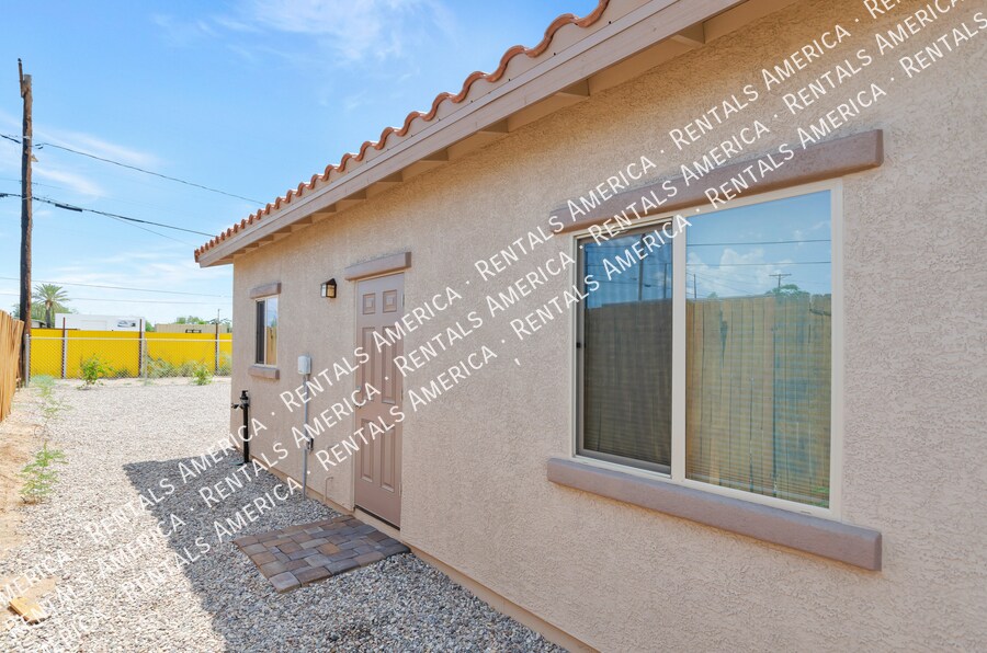 Building Photo - 820 E 35th St