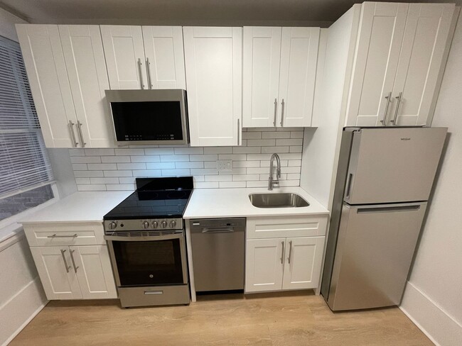 Building Photo - Incredible 3 bedroom apartment - Beacon Hill