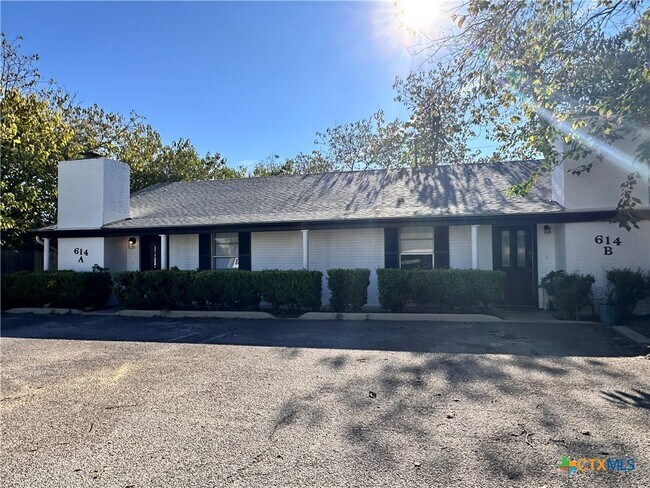 Building Photo - 614 Mill St