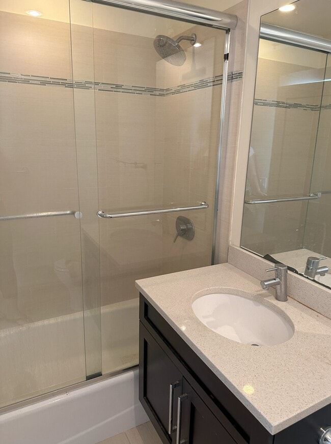 Building Photo - 4 Montague St