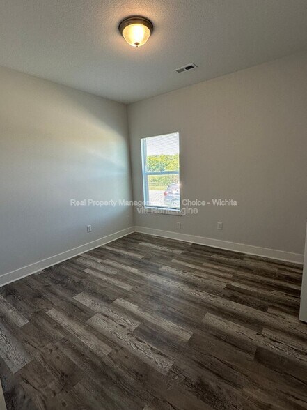 Building Photo - 5472 N Colburn Ct