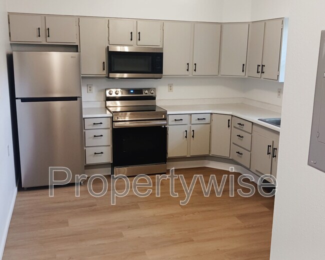 Primary Photo - 770 N Main St