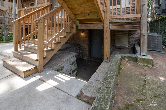Building Photo - Modern 4BR Apartment with Hardwood Floors, Balcony & Central A/C