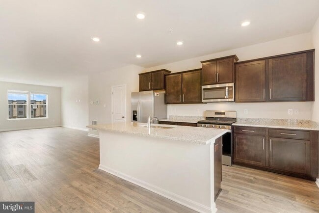 Building Photo - 463 Tiller St