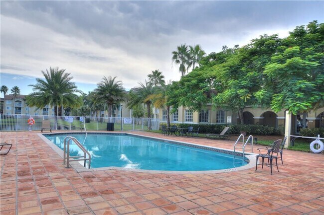 Building Photo - 2640 S University Dr