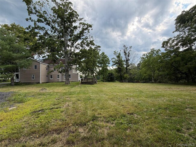 Building Photo - 1445 Burlingham Rd