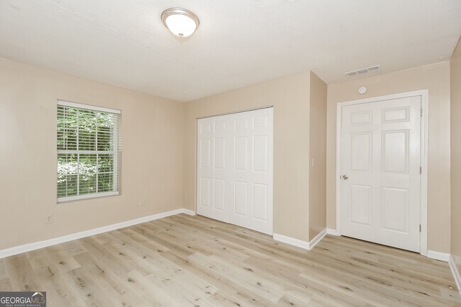 Building Photo - 571 Cardell Cir SE