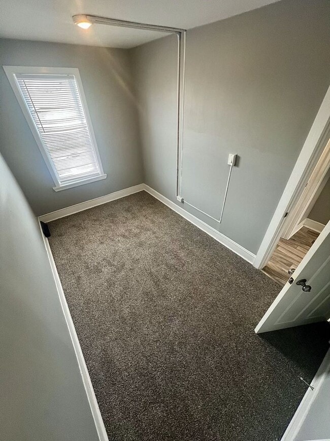 Building Photo - Newly Renovated 4BR/1BA in Wilmington - No...