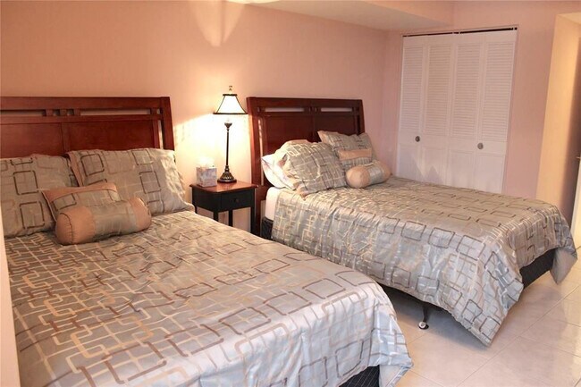 Building Photo - 1000 S Ocean Blvd