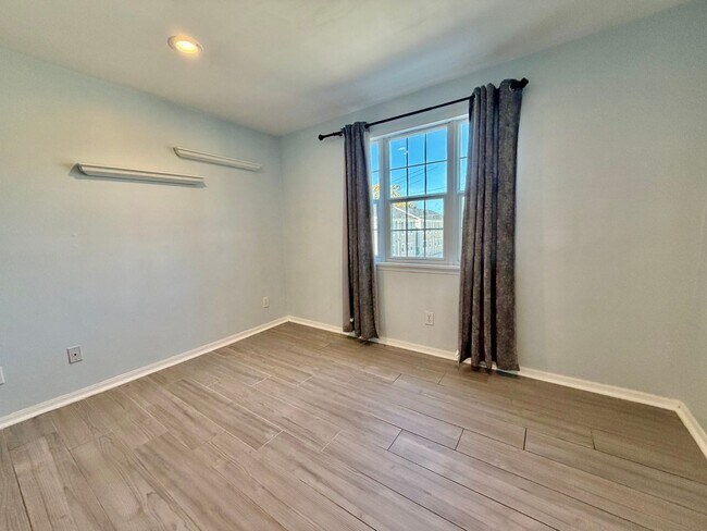 Building Photo - 2 bedroom 2 bathroom Condo in Mallory Square South Tampa!!
