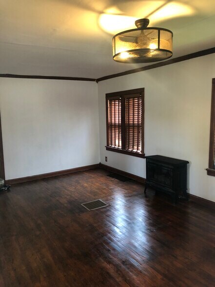 Living room - 14607 Hoyne Ave