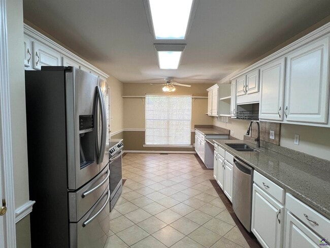 Building Photo - 135 Ashford Trace Ln