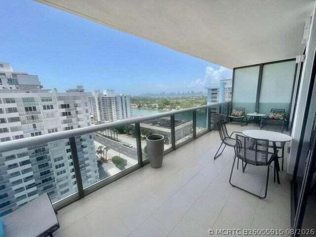 Building Photo - 5875 Collins Ave