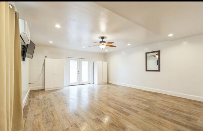 Building Photo - 712 W 28th St