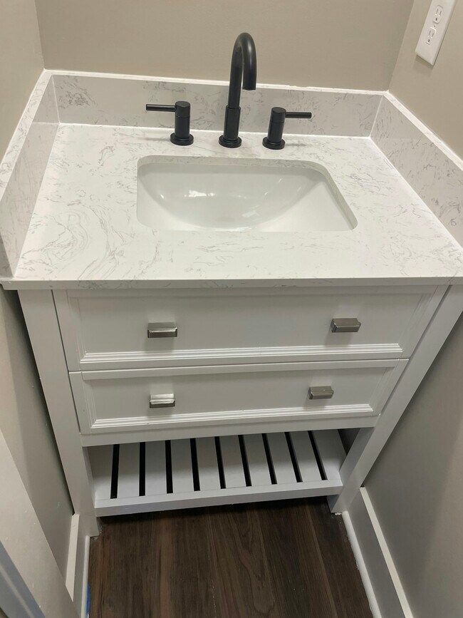 Building Photo - 128 Sitz Dr