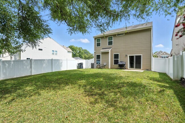 Building Photo - Beautifully Maintained 3-Bedroom Home with...