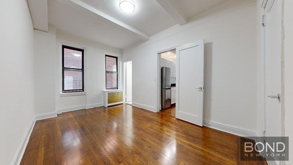 Building Photo - 140 E 46th St