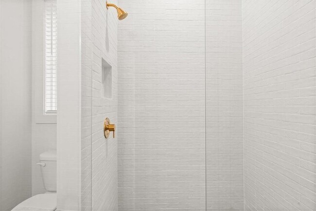 Building Photo - 1274 Longreen Ter NW