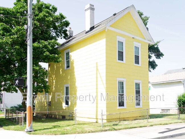 Building Photo - 305 Wyoming St