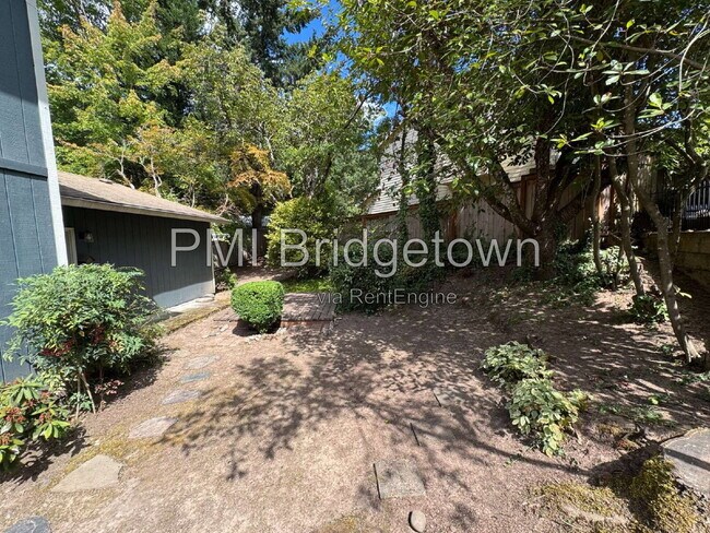 Building Photo - 702 SW 6th Ct