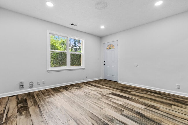 Building Photo - 317 Ross Ave