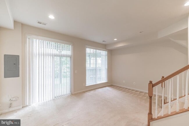 Building Photo - 2440 Battery Hill Cir