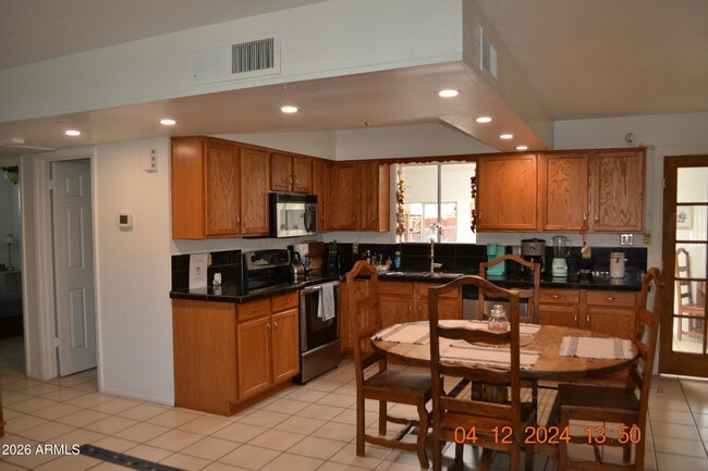 Building Photo - 658 S Palo Verde Dr