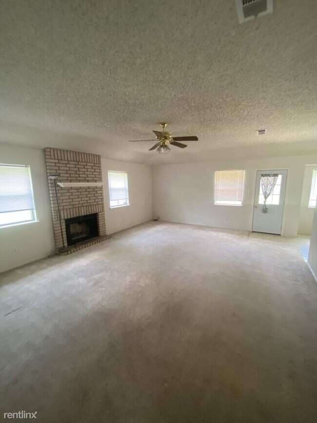 3 br, 2 bath House 4404 Shawn Dr e.g. Ap... 4404 Shawn Dr Killeen