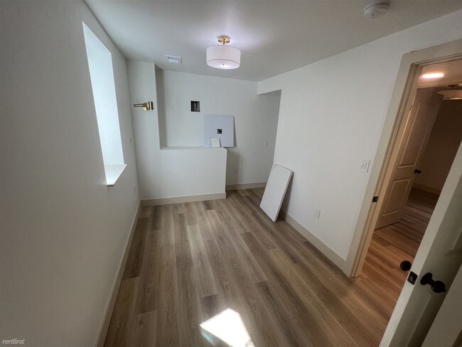 Building Photo - Room for Rent, 1 bath 4plex - 2960 South D...