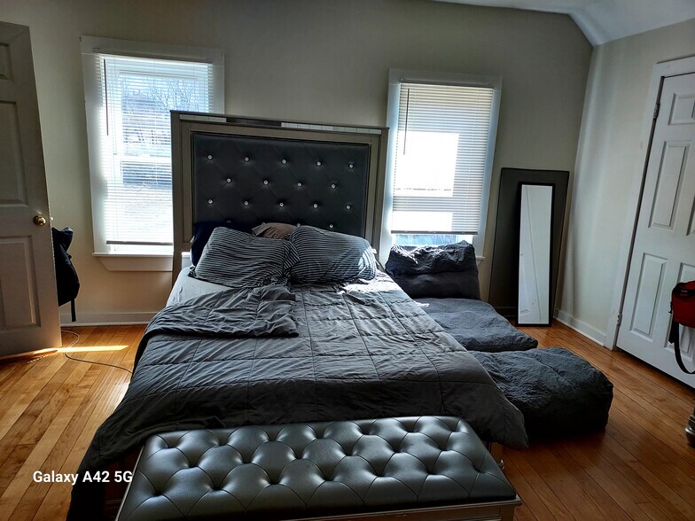 Building Photo - 64 Chase Ave