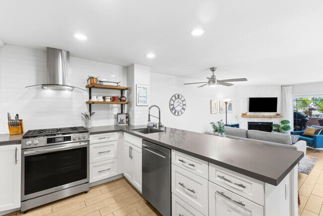 Building Photo - 723 Seacoast Dr
