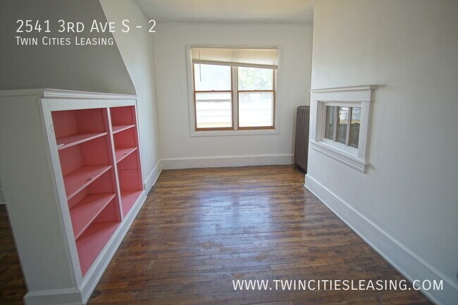 Building Photo - 2541 3rd Ave S